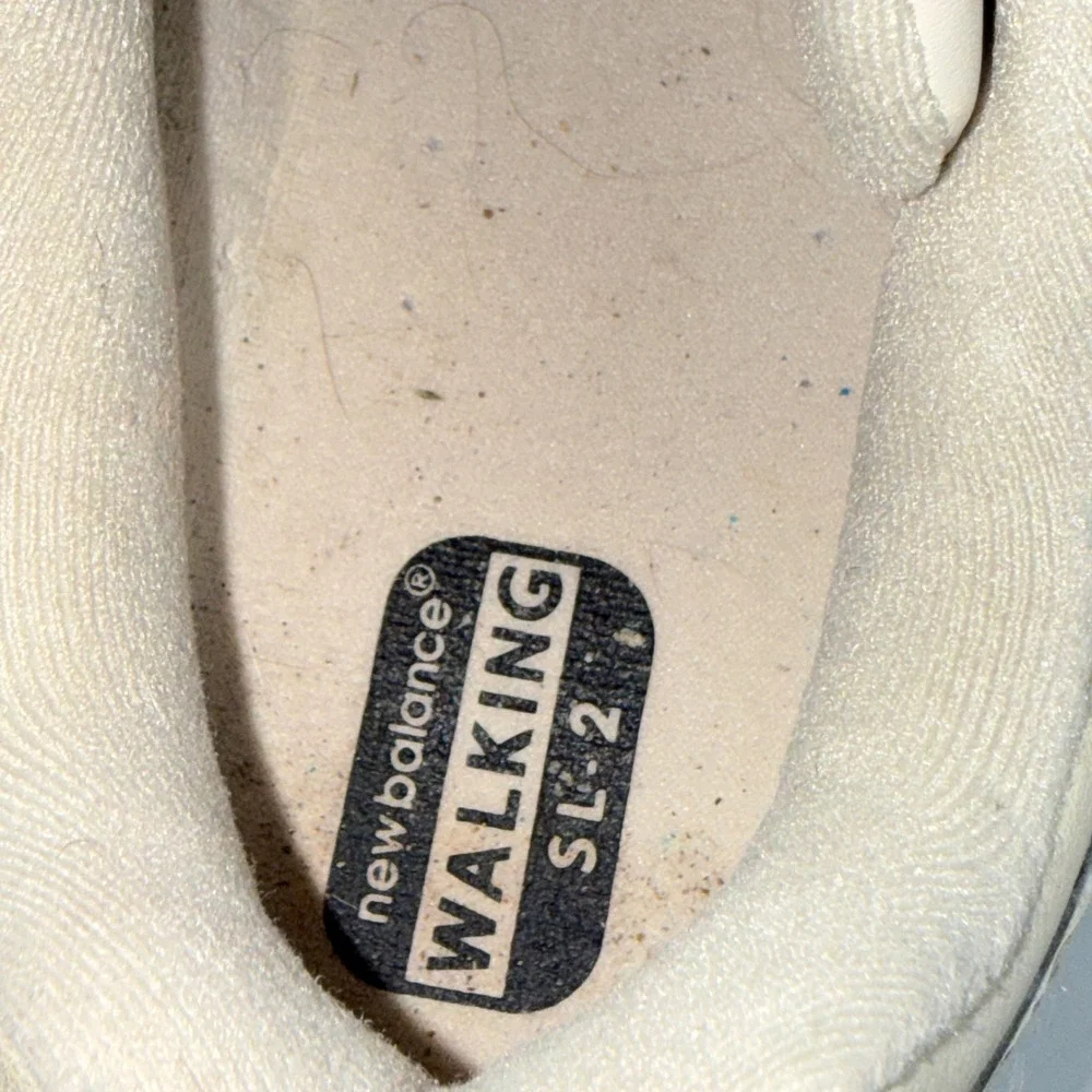 New Balance 577 Hook and Loop Walking Shoes Mens 9.5 Wide 2E Bone Beige MW577VB
